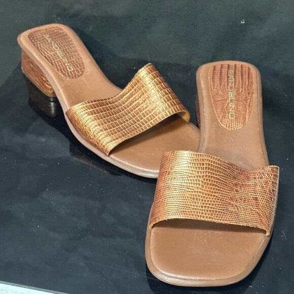 Bandolino Copper Embossed Flats Sandals Slip on Aligator Open Toe Crocodile 5.5 - Picture 3 of 8